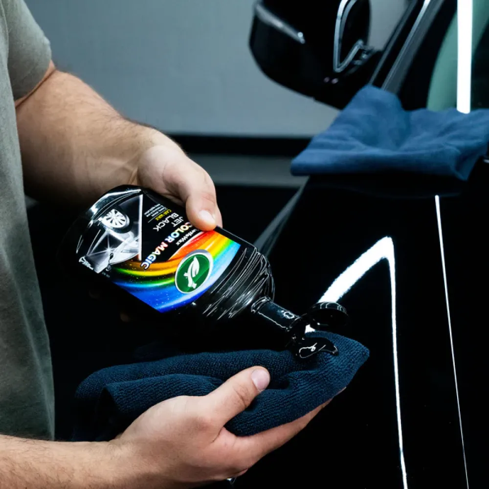 Поліроль для кузова з відновленням кольору Turtle Wax Color Magic Black чорна 500 мл